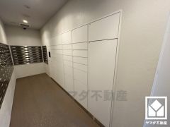 宅配ボックスを完備しています。留守でも安心、荷物の受け取りをスムーズに。