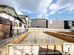 阪急電鉄今津線「甲東園」駅まで徒歩約23分の立地。毎日の通勤・通学だけでなく、休日のお出かけまで利便性に優れています。