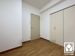 フローリングのお部屋でお掃除もラクラクです。