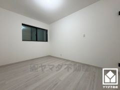 約6帖の洋室です。全居室6帖以上のゆとりある居住空間?で、広々お使いいただけます。