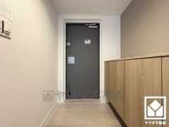 玄関にはシューズボックスを完備。家族の靴もしっかり収納できるので、玄関がいつも片付き、気持ちよくお客様を迎えられます。