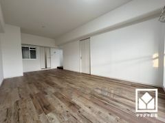 広々20.8帖のLDKが魅力。家族全員がリラックスできる、ゆったりとした快適リビングで温かい団らんの時間を。