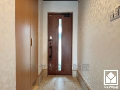 玄関にはたっぷりの収納スペースを完備。家族の靴もしっかり収納できるので、玄関がいつも片付き、気持ちよくお客様を迎えられます。