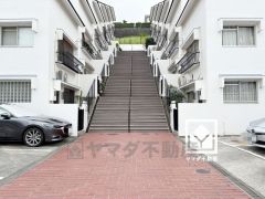 白を基調とした清潔感のある色合いと、品のあるデザイン。帰るたびに安心感を感じられる佇まい。