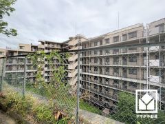 トイレは温水洗浄便座付きで、季節を問わずいつでも温かい便座をお使いいただけます。