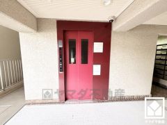 スムーズな移動を叶えるエレベーター。忙しい朝も快適に、ストレスフリーな暮らしをサポート。