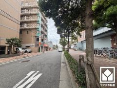 2021年10月フルリフォーム済の大変綺麗なお部屋です。（新調：システムキッチン、トイレ、洗面化粧台、ユニットバス、建具／貼替：クロス、フローリング）