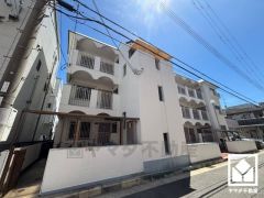 お買い物施設が徒歩圏内に複数あり、便利な住環境です。