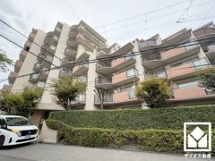 廊下にも収納があり、住空間を広々お使いいただけます。