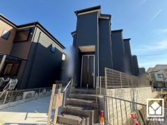 落ち着いた色合いと直線的な美しさが調和したモダンな外観。帰るたびに安心感を感じられる佇まい。