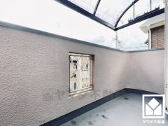雨よけが付いているので、急な雨でもゆっくりと洗濯物取り込んで頂けます。