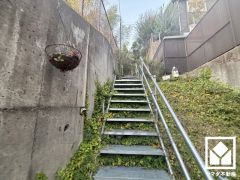 お手入れがしやすく節水効果も高いタンクレストイレです。