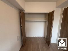 新たに家具を買わなくても良いので、ハンガーパイプ付きのクローゼットは嬉しいですね。