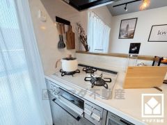 家族のごはん作りがはかどる。同時調理ができる3口コンロ付き。