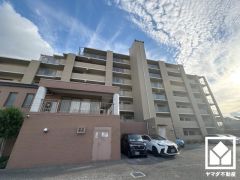 トイレは温水洗浄便座付きで、季節を問わずいつでも温かい便座をお使いいただけます。