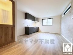 シンプルで美しいデザインのリビングが、毎日の生活に彩りを添える。