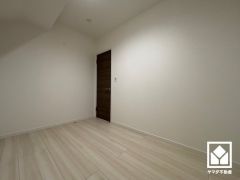 たっぷり収納できる約4.37帖の納戸付きだから、家の中をもっとスッキリ。季節の荷物や趣味の道具もしっかり収納。