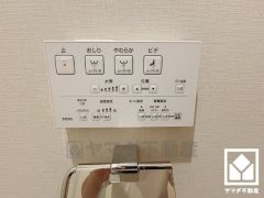 温水洗浄便座付きで、季節を問わずいつでも温かい便座をお使いいただけます。