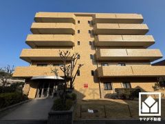 「ライフ夙川店」まで徒歩6分、「セブンイレブンJRさくら夙川駅前店」まで徒歩7分など、お買い物施設が徒歩圏内に複数あり便利な住環境です。