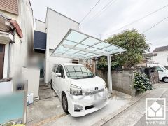 キッチンには窓がございますので、昼間は手元が明るく、お料理がはかどります。