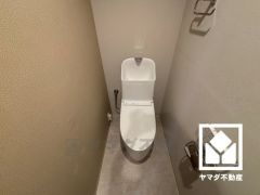 明るく清潔感溢れるトイレです。