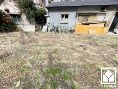 すべり台やブランコなどの遊具が設置された「久寿川公園」や、ゆったりとした広場が整備された「大東公園」など、徒歩圏内に複数の公園があり、子育て世帯の方にもお勧めです。