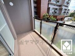 広々バルコニーでお洗濯をたっぷりと干す事ができます。