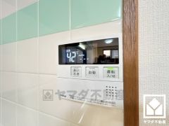 ボタン1つで自動でお湯張りができるオートバス機能付き。