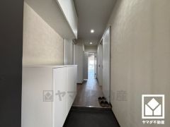 玄関にはシューズボックスを完備。家族の靴もしっかり収納できるので、玄関がいつも片付き、気持ちよくお客様を迎えられます。