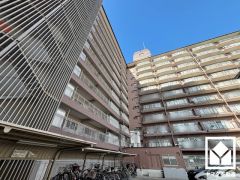 阪神電鉄本線「西宮」駅まで徒歩約12分、阪急電鉄今津線「今津」駅まで徒歩約20分、JR東海道本線「西宮」駅まで徒歩約22分の立地。