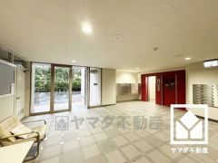 複数基のエレベーターを設置し、待ち時間を短縮。快適な住まいへのアクセスをスムーズに。