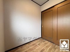 2階ホールに大容量のウォークインクローゼットがあり、住空間を広々お使いいただけます。