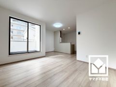 心地よい空間が広がるリビングで、家族みんなが快適に過ごせる時間を提供。