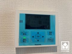 太陽光発電システム搭載。自家発電した電気を使うことで電気代の節約になると同時に、電気料金に含まれる再エネ賦課金の支払い額の削減にも繋がります。