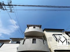 「ライフ武庫川店」まで徒歩3分、「ココカラファイン阪神武庫川店」まで徒歩6分など、お買い物施設が徒歩圏内に複数あり便利な住環境です。