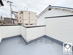 南向きバルコニーで陽当たり、風通し良好。