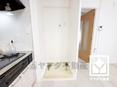 室内洗濯機置場がございますので、天候に左右されず洗濯していただけます。