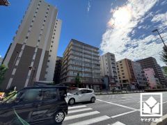9階建て4階部分の南西角住戸です。