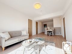 広々15.7帖のLDKが魅力。家族全員がリラックスできる、ゆったりとした快適リビングで温かい団らんの時間を。