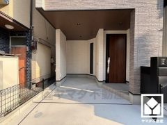 インナーガレージを1台分完備。重い荷物や雨の日の移動もスムーズで、快適なカーライフを実現。