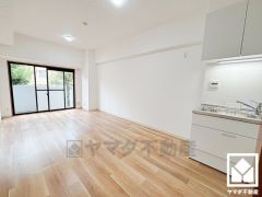 シンプルで美しいデザインのリビングが、毎日の生活に彩りを添える。