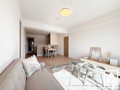 広々15.7帖のLDKが魅力。家族全員がリラックスできる、ゆったりとした快適リビングで温かい団らんの時間を。