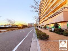 「西宮浜義務教育学校（小中学校）」まで徒歩8分。低学年のお子様も安心して通学していただけます。