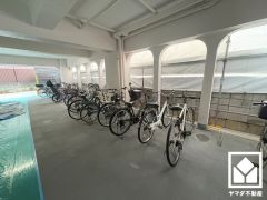 屋内駐輪場なので、雨や風、直射日光から自転車を守ることができます。
