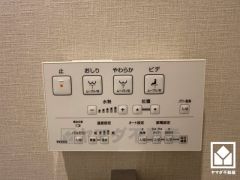 温水洗浄便座付きで、季節を問わずいつでも温かい便座をお使いいただけます。