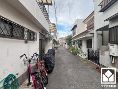 トイレにも小窓が付いており、明るく換気のしやすい空間です。