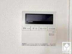 ボタン1つで自動でお湯張りができるオートバス機能付き。