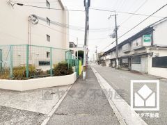 「ファミリーマート尼崎大庄中通」まで徒歩4分、「ツルハドラッグ尼崎大庄店」まで徒歩5分など、お買い物施設が徒歩圏内に複数あり便利な住環境です。