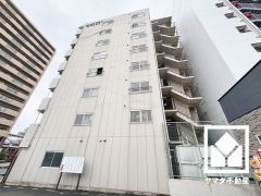 白を基調とした清潔感のある外観。帰るたびに安心感を感じられる佇まい。