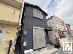 大きなすべり台付きのアスレチックや、ゆったりとした広場が整備された緑豊かな「浜田公園」や、神社に隣接した「東大島公園」など、徒歩圏内に公園が複数あり、子育て世帯の方にもお勧めです。